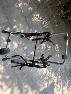 Thule bike rack for 3 bikes used