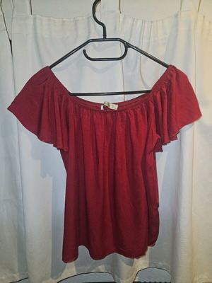 Blouse with open shoulders like new, red, size M