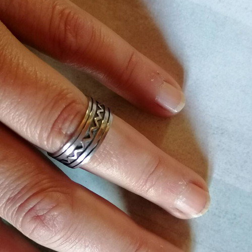 Silver 925 ring band with linear designs new no 56.5