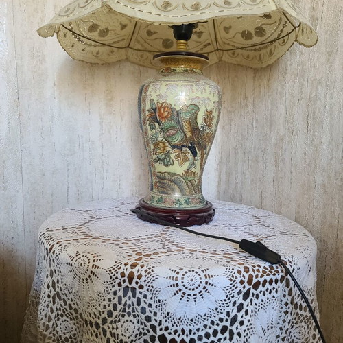 Table lamp Chinese porcelain like new, large decorative base and lampshade