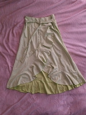Midi skirt with ruffles and ribbon, light green with white flowers, like new, gift skirt