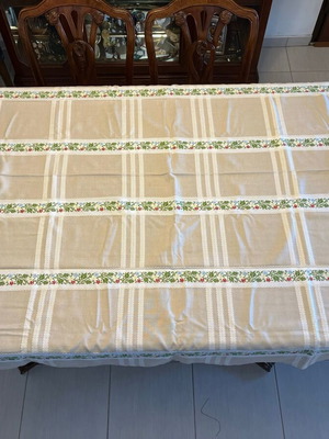 Tablecloth used 148x148cm