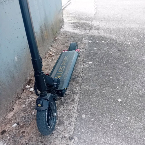 Electric scooter used with tubeless rear tire
