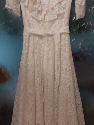 A-Style White Lace Dress like new with lining and frill