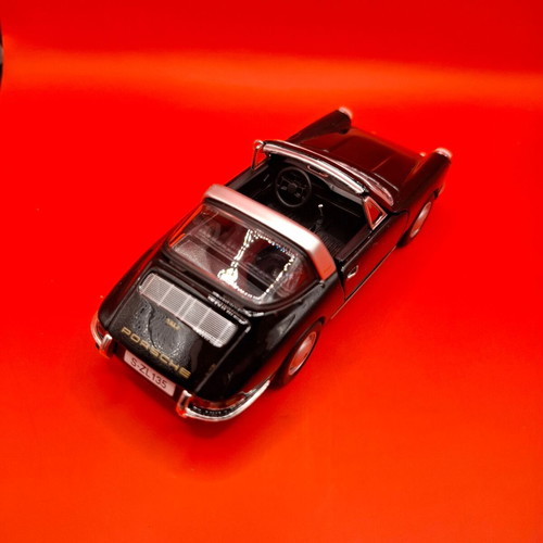 Porsche 911 1967 Bburago miniature new, scale 1:32