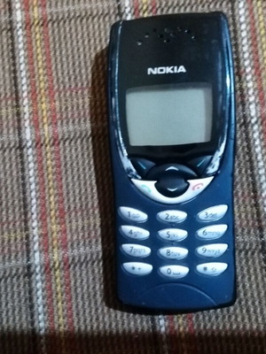 Nokia 8210 collectible used, non-working for parts