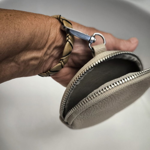 Wallet keychain for cards and bag, like new, beige, 12cm