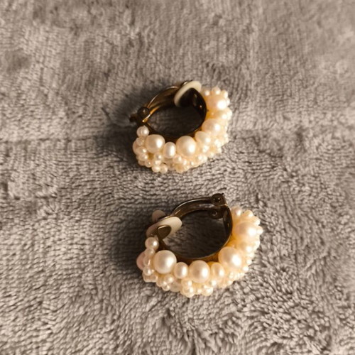 Earrings with natural pearl like new, white