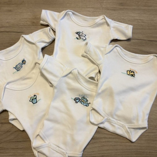 Baby bodysuits set of 5 like new, 100% cotton, 0-3 months