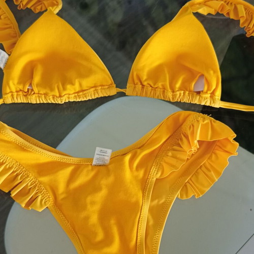 Valeria Beach Bum bikini new, size Small, yellow