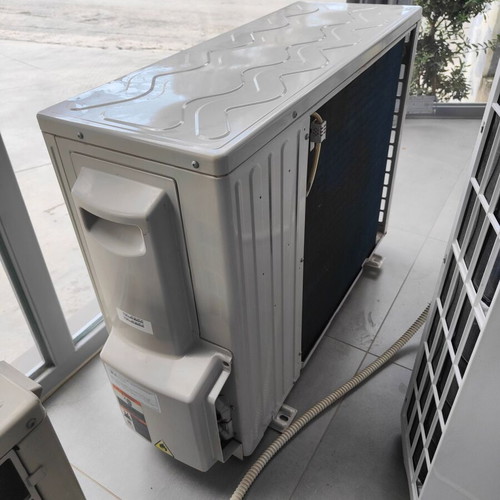 Inventor Comfort MFVI32-24 24,000 BTU air conditioner like new with free 12'' Equation