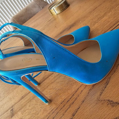 Envie Shoes satin heels size 38 like new, blue with ankle straps