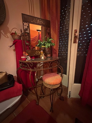 Classic vanity set with mirror and stool made of wrought iron like new