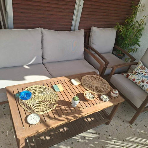 Outdoor furniture set like new with loveseat, two armchairs and table