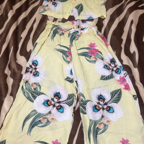 Girls' set like new, multicolor yellow Funky