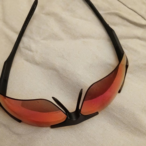 H&M Sports Sunglasses like new, black frame with purple mirror lens