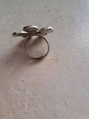 Daisy ring used