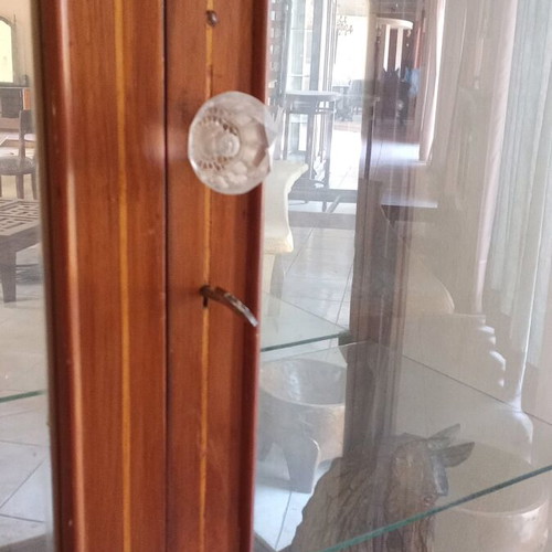 Display cabinet of English origin made of solid wood in excellent condition