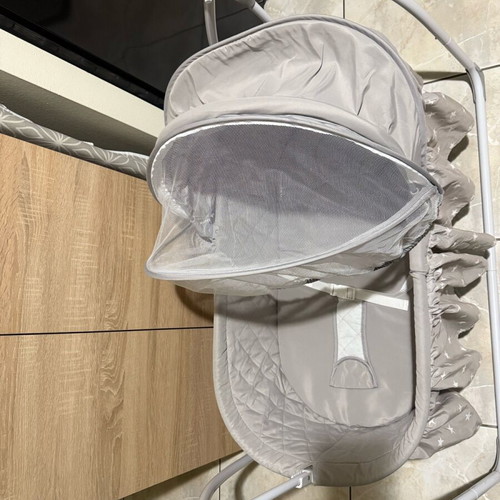 Accent Baby Crib used, stable with mosquito net and electric breast pump gift
