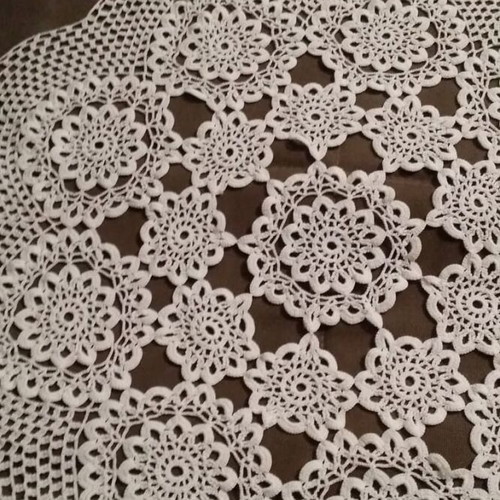 Crochet round tablecloth from the 1970s like new