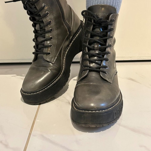 D. Franklin boots used, light gray, size 38
