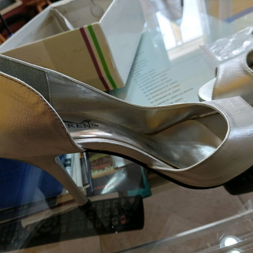 Luciaren women's sandals size 36 silver like new