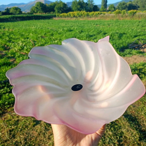 Decorative glass bowl with pink edges like new