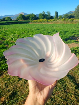 Decorative glass bowl with pink edges like new