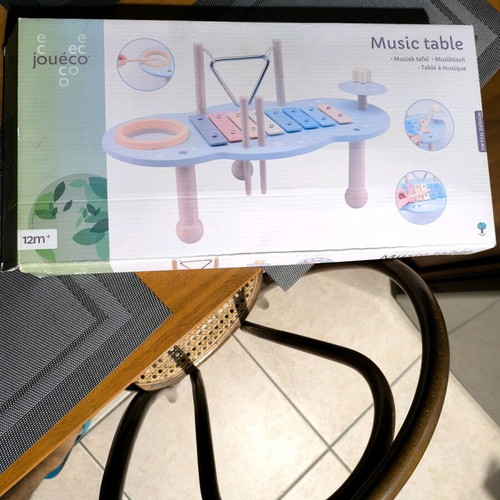 Joueco music table used, missing legs