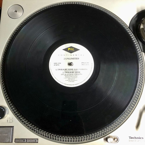 2 Unlimited Twilight Zone vinyl 12" 45 RPM used, electronic