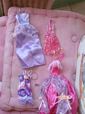 Barbie dresses like new, pack of 4 pieces