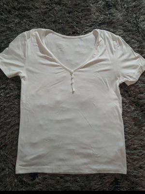 Women's short-sleeve blouse