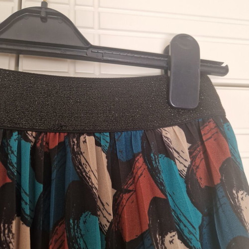Pleated skirt one size multicolor like new