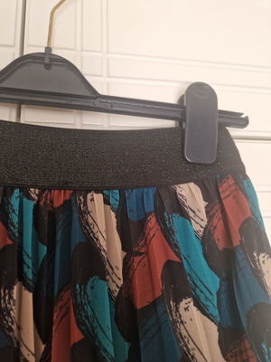 Pleated skirt one size multicolor like new