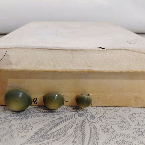 Vintage olive buttons from the 1960s, set of 78, new