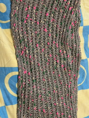 Knitted neck scarf gray pink like new