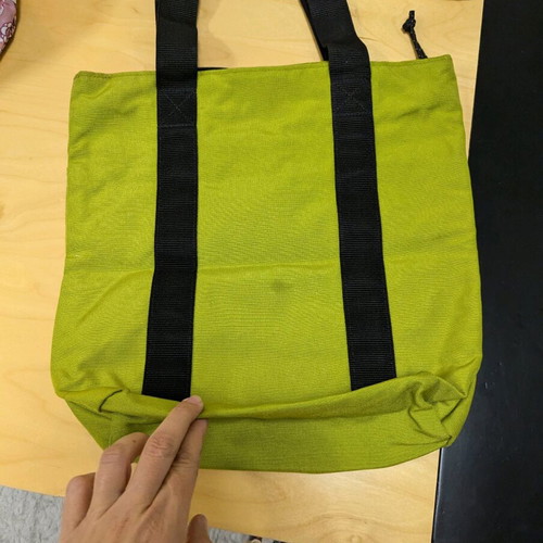 Eastpak shoulder bag green like new