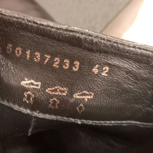 Hugo Boss leather ankle boots like new, black