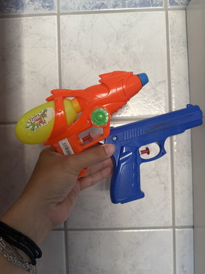 Toy guns like new, set of 2