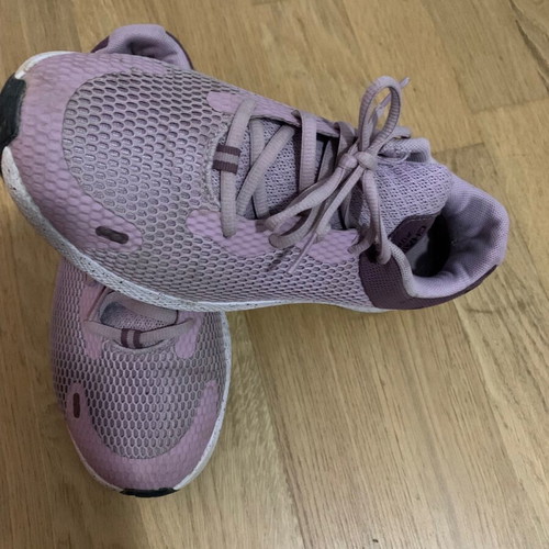 Women's athletic shoes under armour size 38 (38.5)