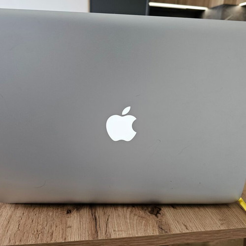 MacBook Pro 15.4" Mid 2009 used, 2.66GHz Core 2 Duo, 4GB RAM, 320GB HDD no battery