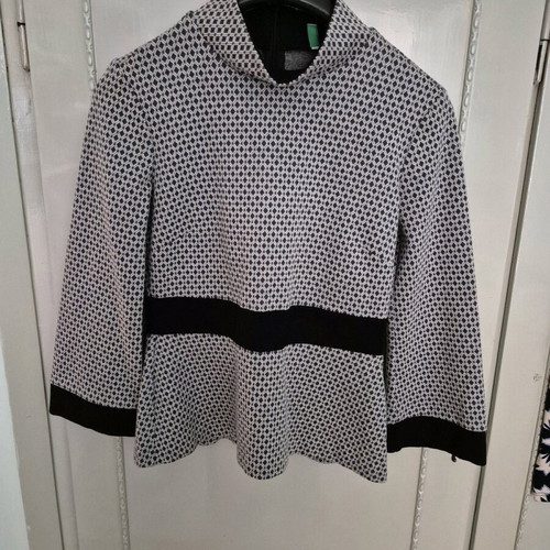 Benetton blouse small size like new, black and white