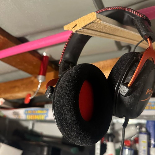 Hyper X headphones used with new ear pads, missing microphone