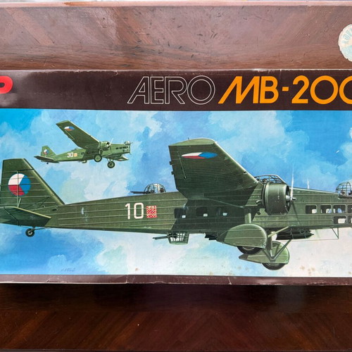 KP Kovozavody Prostejov Aero MB-200 1/72 model kit like new, vintage