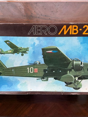 KP Kovozavody Prostejov Aero MB-200 1/72 model kit like new, vintage