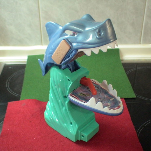 Hot Wheels City Shark Beach Battle Challenge playset