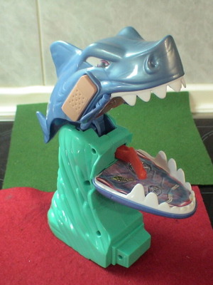 Hot Wheels City Shark Beach Battle Challenge playset