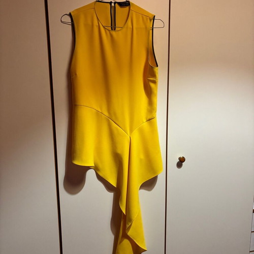 Zara blouse yellow like new, size S with tail hem