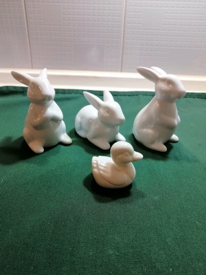 Διακοσμητικά κουνελάκια και παπί από άσπρη γερμανική πορσελάνη σαν καινούργια