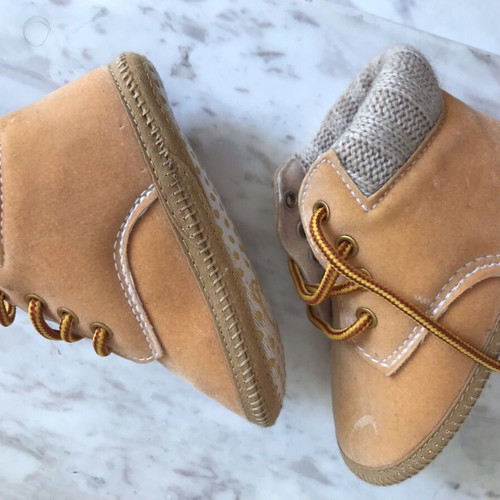 Baby Booties 9-12 Months beige like new
